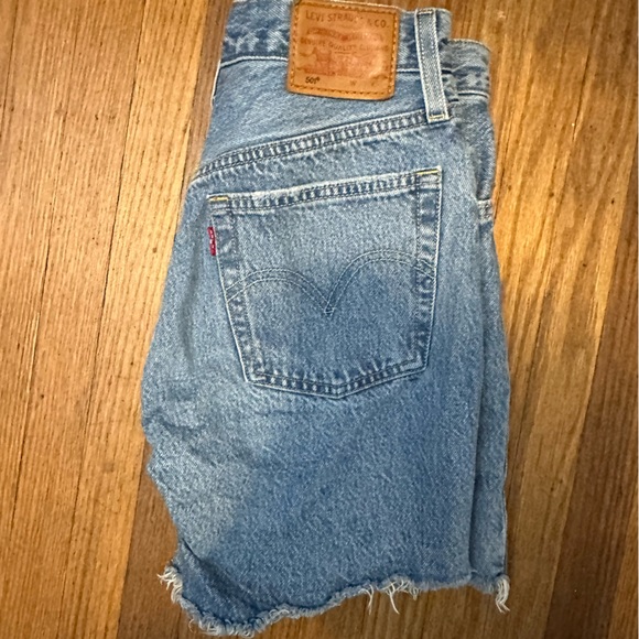 Levi’s Dad Shorts - Picture 2 of 2